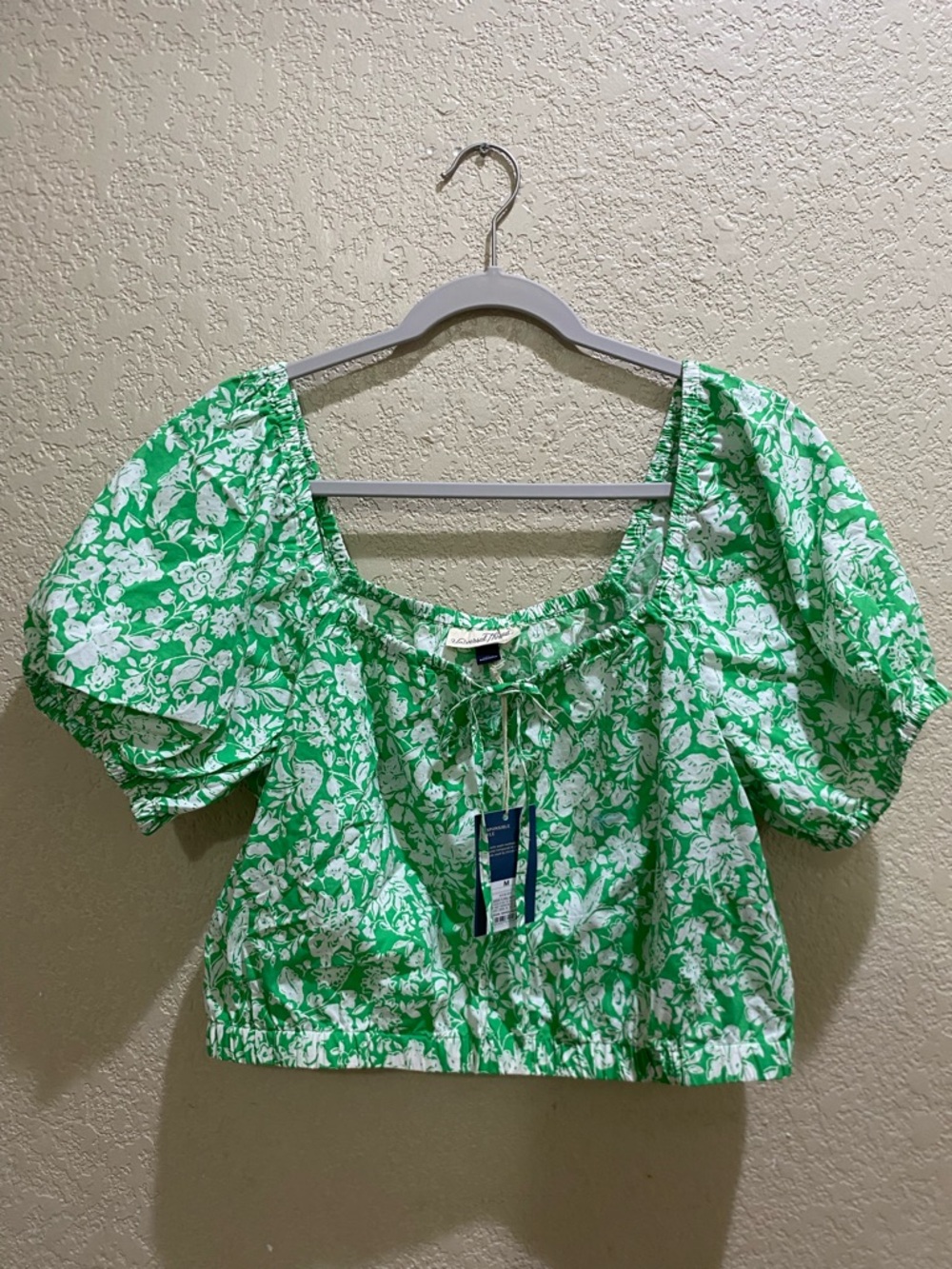 Universal Thread Green & White Floral Puff-Sleeve Crop Top
